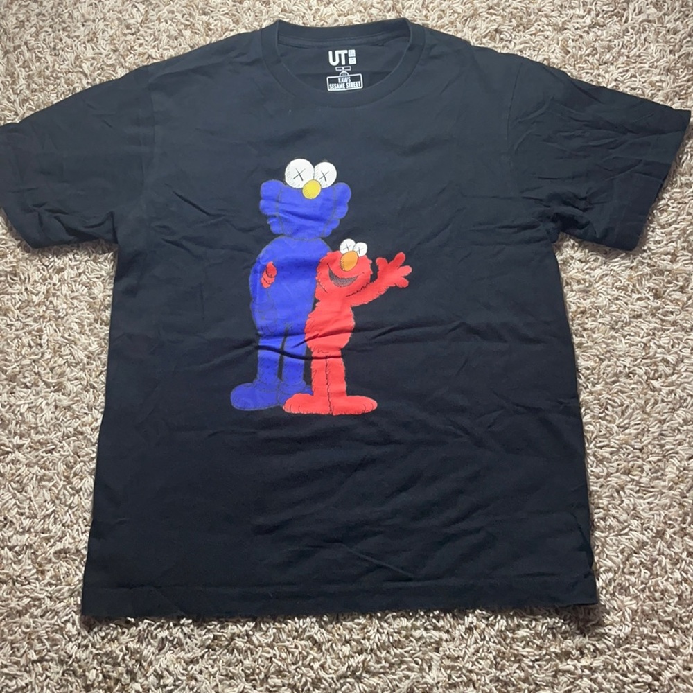 Kaws Sesame Street Uniqlo short sleeve Tee Size Mens small